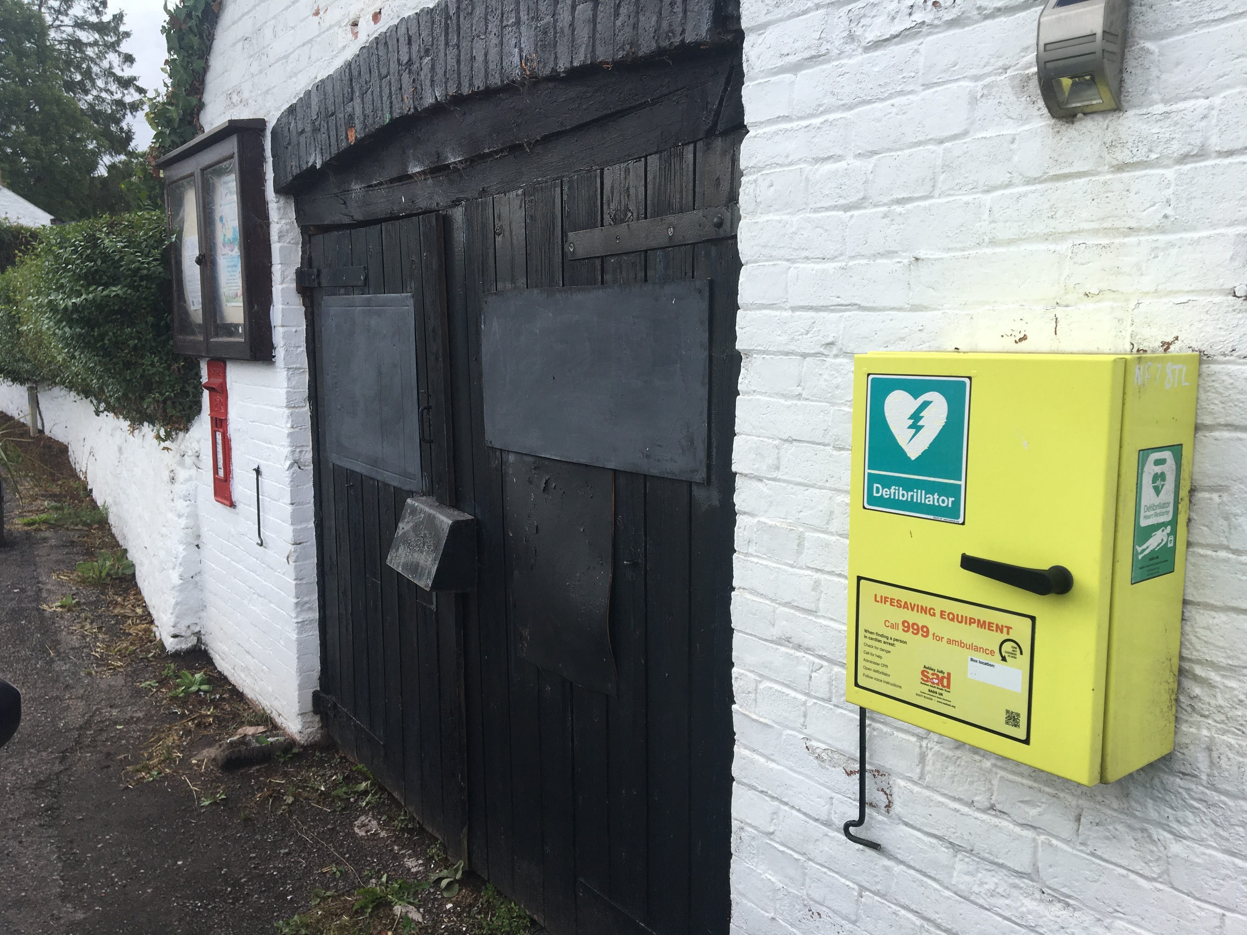 Defibrillators in the community council area 