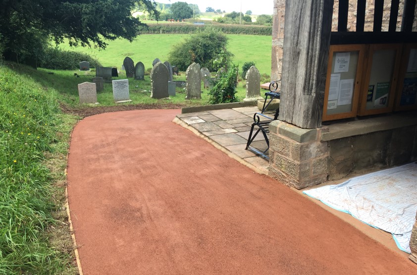 Llanvihangel Ystern Llewern churchyard
